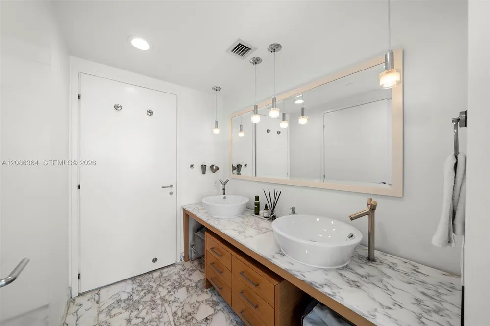 450 Alton Rd #2708 Miami Beach, FL 33139