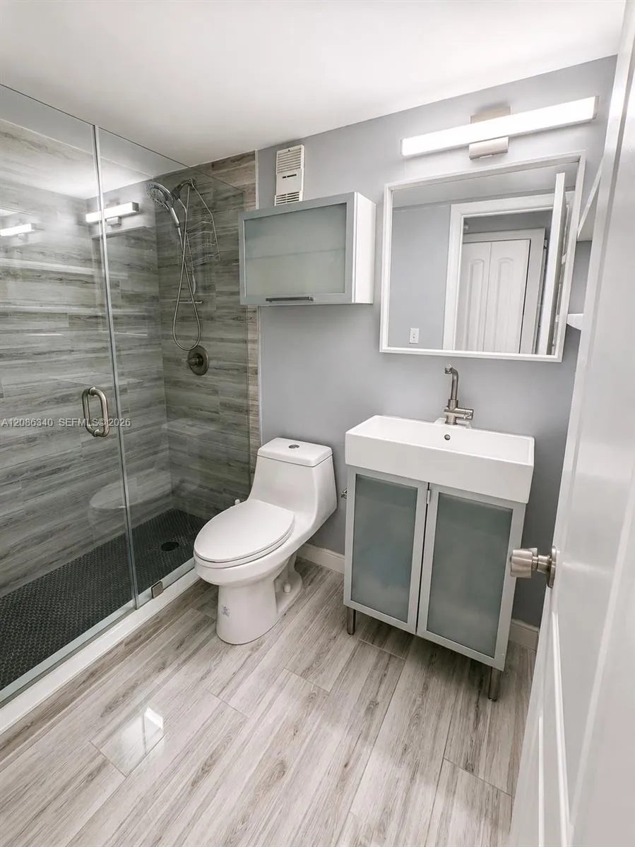 15705 W Waterside Cir #103 Sunrise, FL 33326