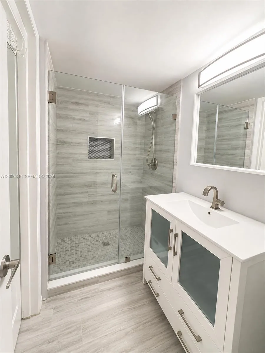 15705 W Waterside Cir #103 Sunrise, FL 33326