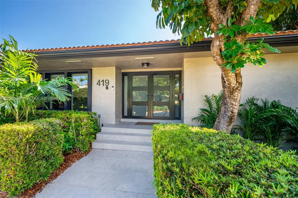419 Alamanda Dr Hallandale Beach, FL 33009