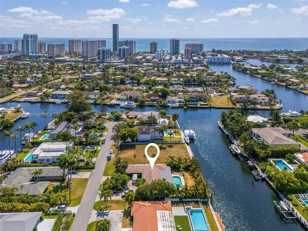 419 Alamanda Dr Hallandale Beach, FL 33009