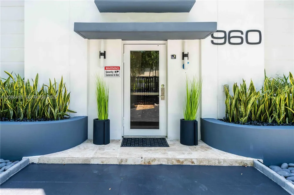 960 Jefferson Ave #205 Miami Beach, FL 33139