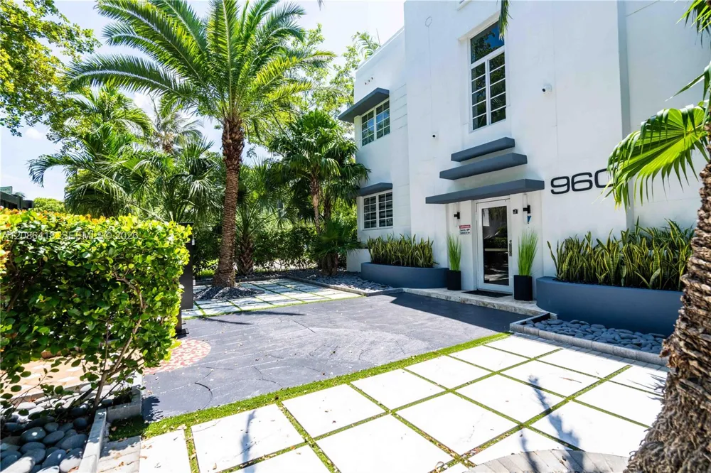 960 Jefferson Ave #205 Miami Beach, FL 33139