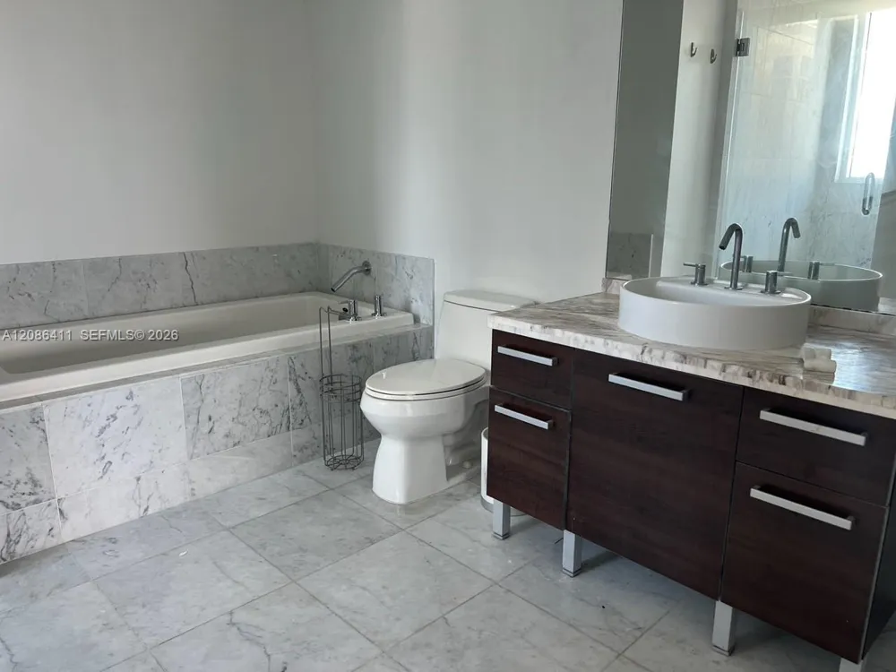 253 NE 2nd St #2702 Miami, FL 33132