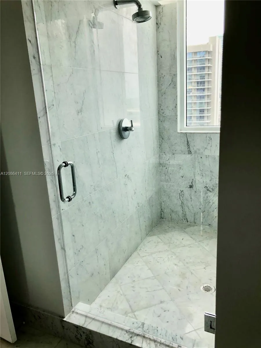253 NE 2nd St #2702 Miami, FL 33132