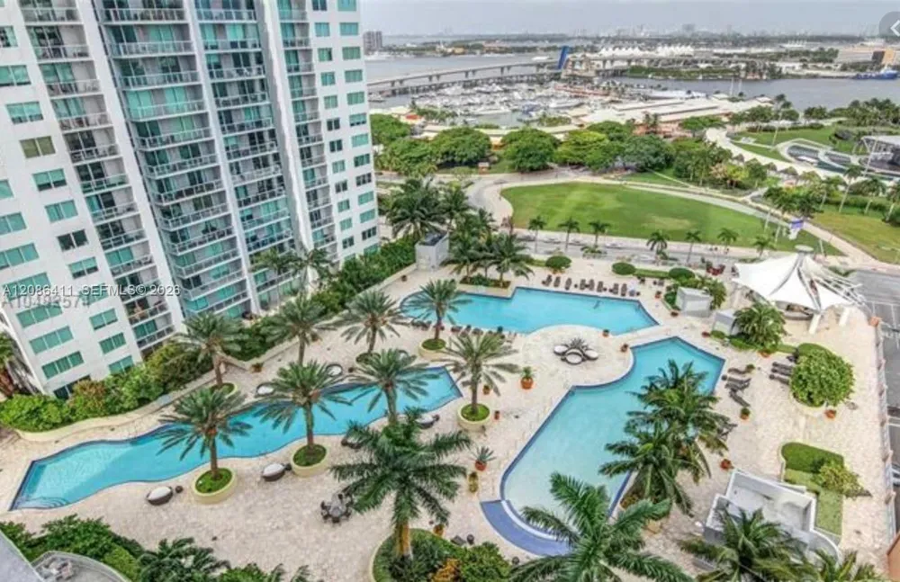 253 NE 2nd St #2702 Miami, FL 33132
