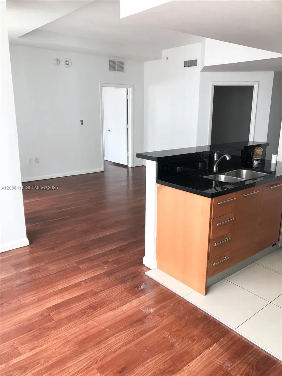 253 NE 2nd St #2702 Miami, FL 33132