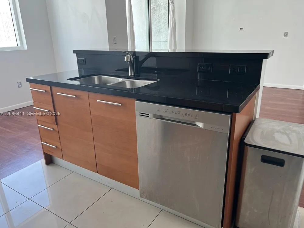 253 NE 2nd St #2702 Miami, FL 33132