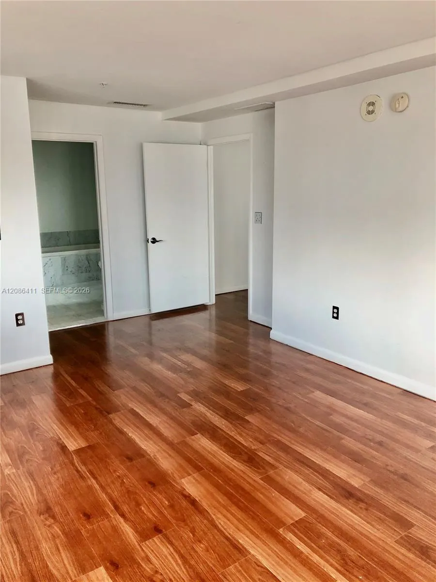 253 NE 2nd St #2702 Miami, FL 33132