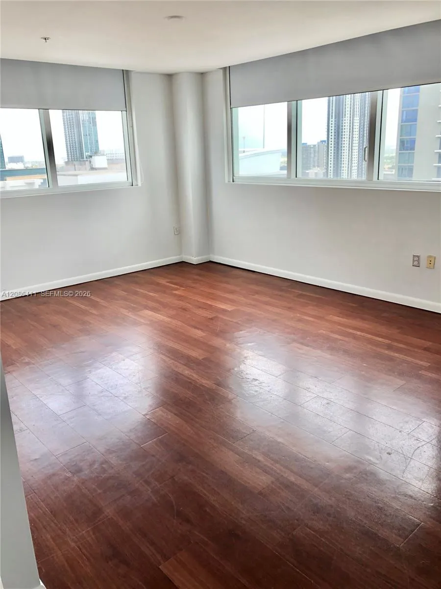 253 NE 2nd St #2702 Miami, FL 33132