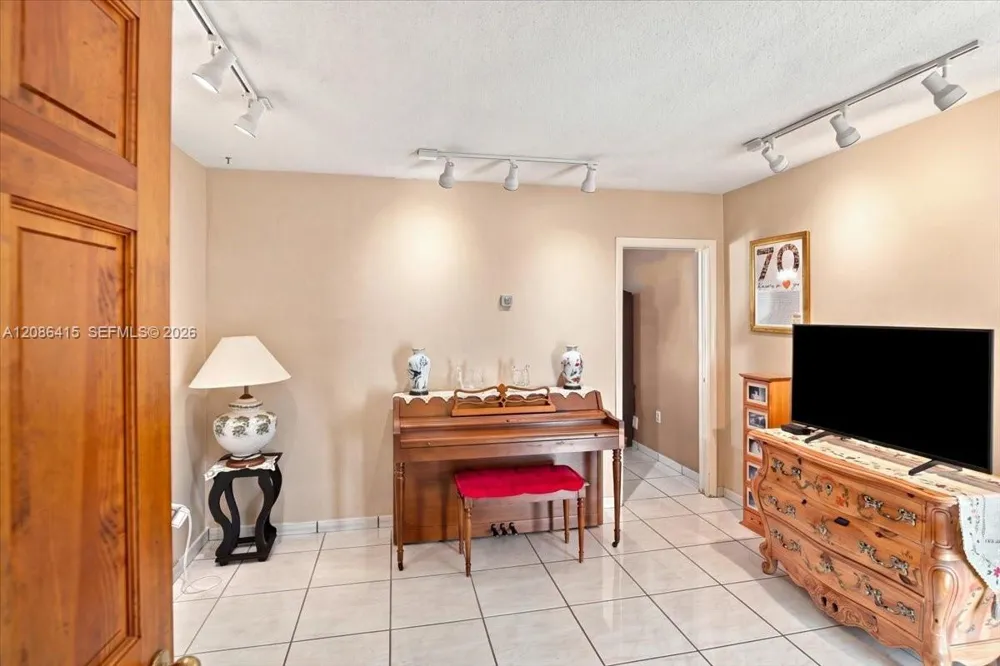 9805 SW 64th St Miami, FL 33173