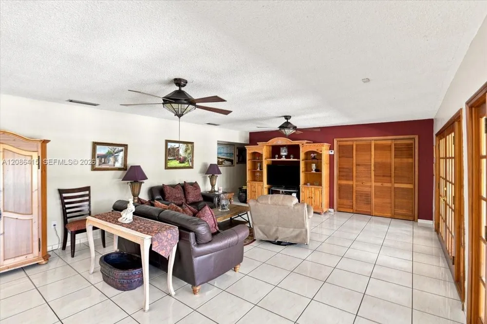 9805 SW 64th St Miami, FL 33173