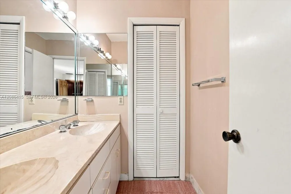 9805 SW 64th St Miami, FL 33173