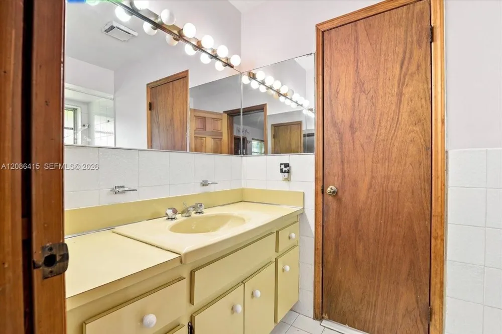9805 SW 64th St Miami, FL 33173