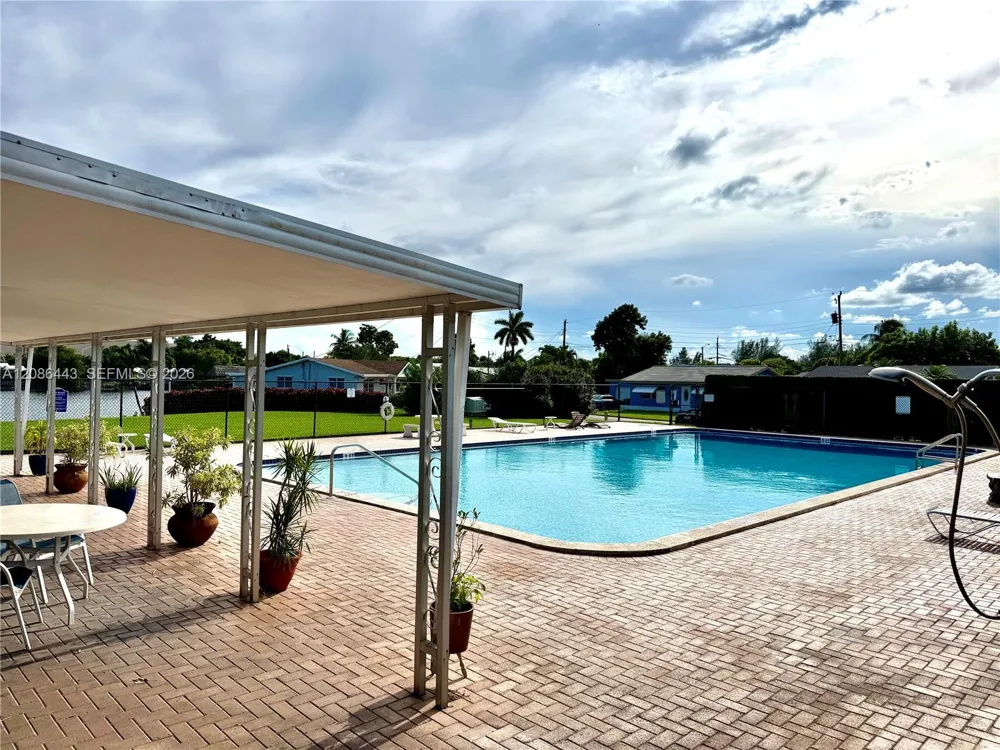 2702 NW 53rd St #1 Tamarac, FL 33309