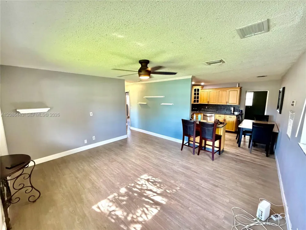2702 NW 53rd St #1 Tamarac, FL 33309