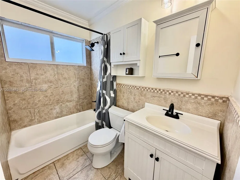 2702 NW 53rd St #1 Tamarac, FL 33309