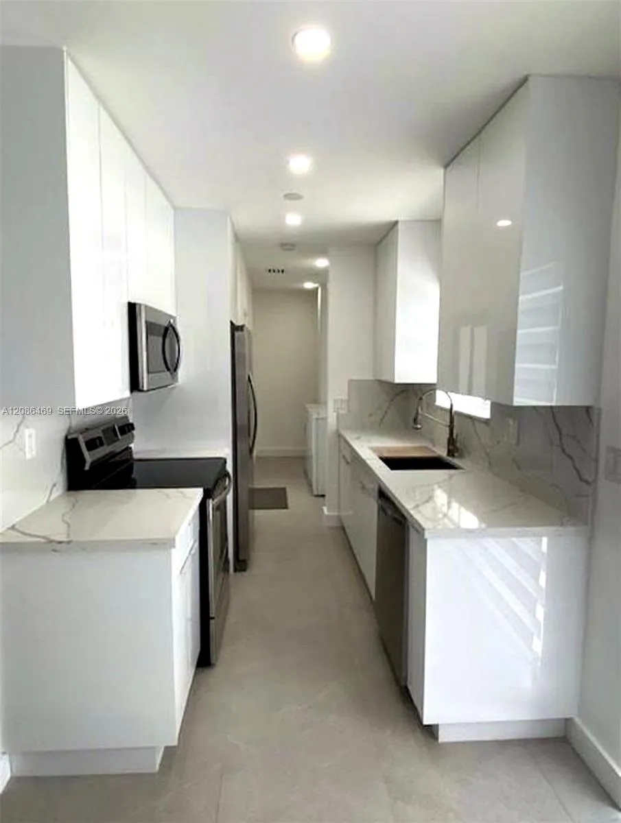 5431 W 8th Ct Hialeah, FL 33012