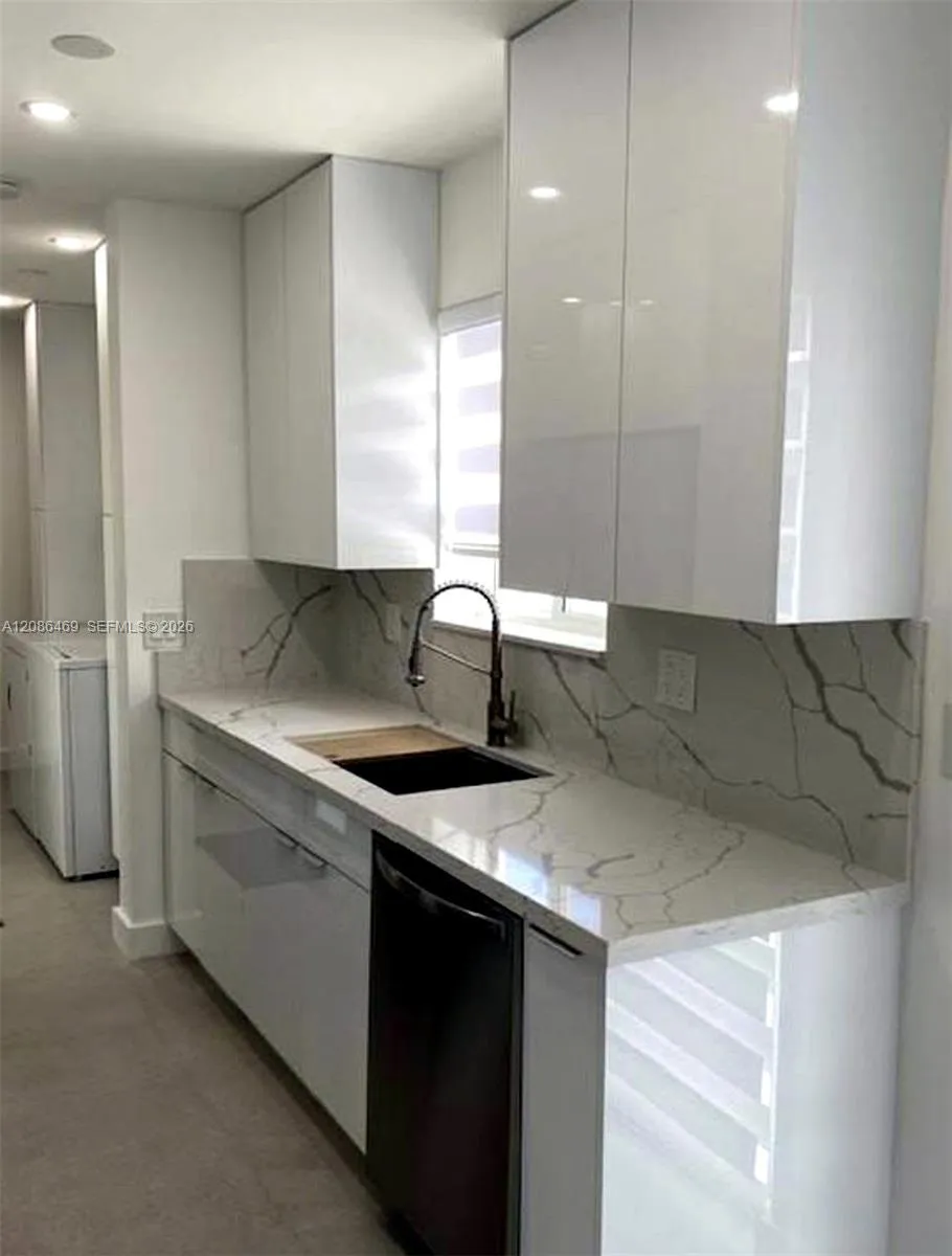 5431 W 8th Ct Hialeah, FL 33012