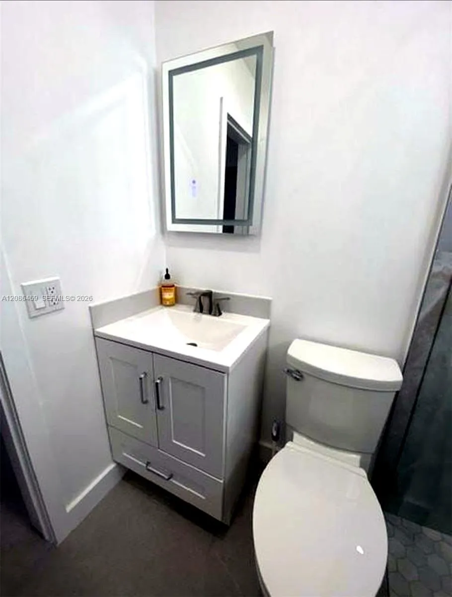 5431 W 8th Ct Hialeah, FL 33012
