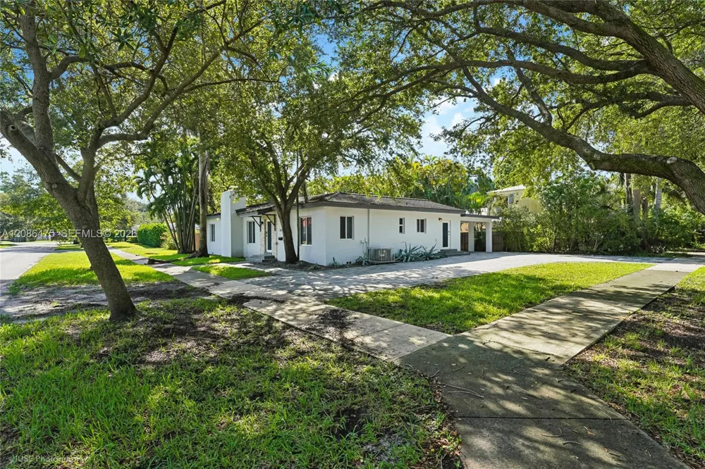 101 Palmetto Dr Miami Springs, FL 33166