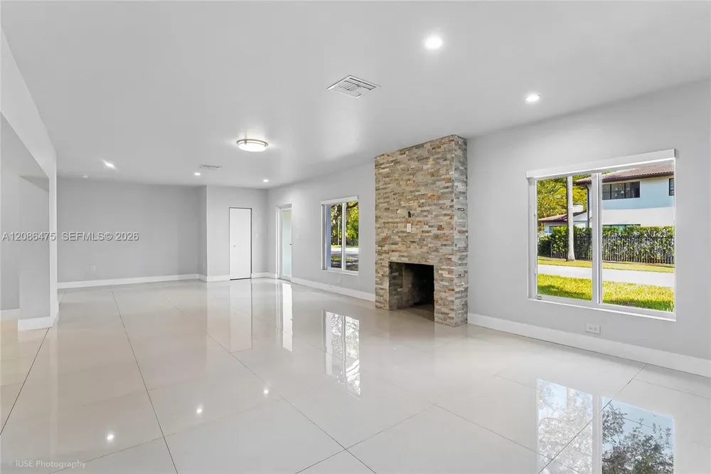 101 Palmetto Dr Miami Springs, FL 33166
