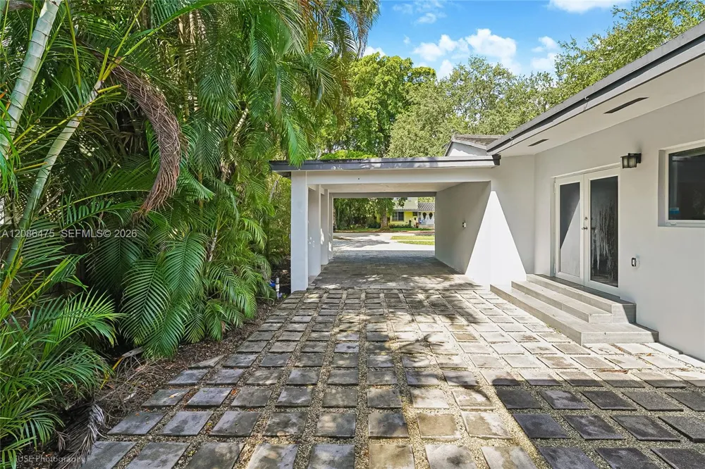 101 Palmetto Dr Miami Springs, FL 33166