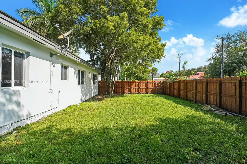 101 Palmetto Dr Miami Springs, FL 33166
