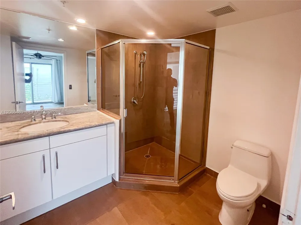 7744 Collins Ave #19 Miami Beach, FL 33141