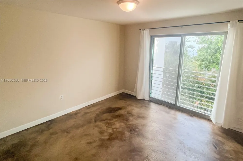 7744 Collins Ave #19 Miami Beach, FL 33141