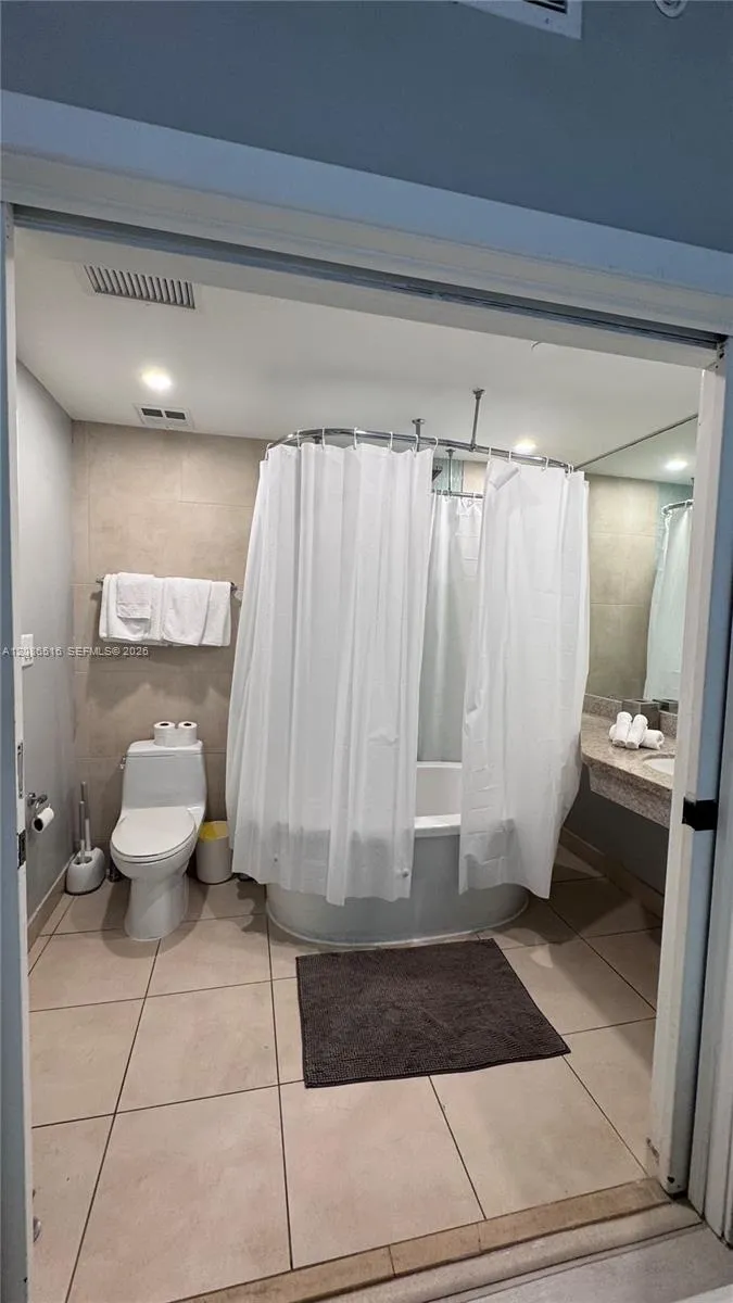 1036 Ocean Dr #B205 Miami Beach, FL 33139