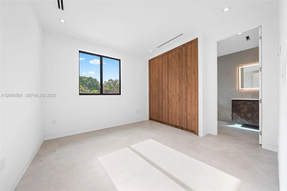 3322 SW 23 St Miami, FL 33145