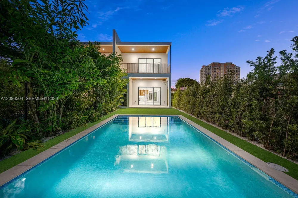 3322 SW 23 St Miami, FL 33145