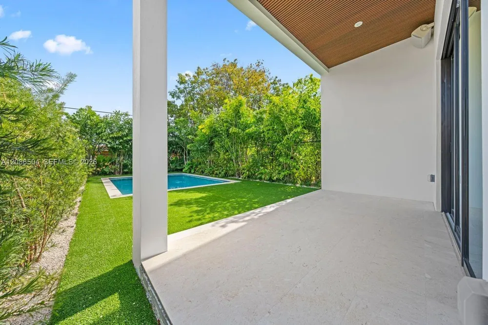 3322 SW 23 St Miami, FL 33145