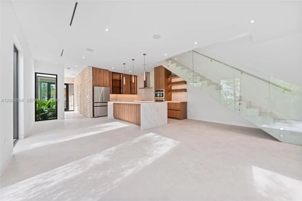 3322 SW 23 St Miami, FL 33145