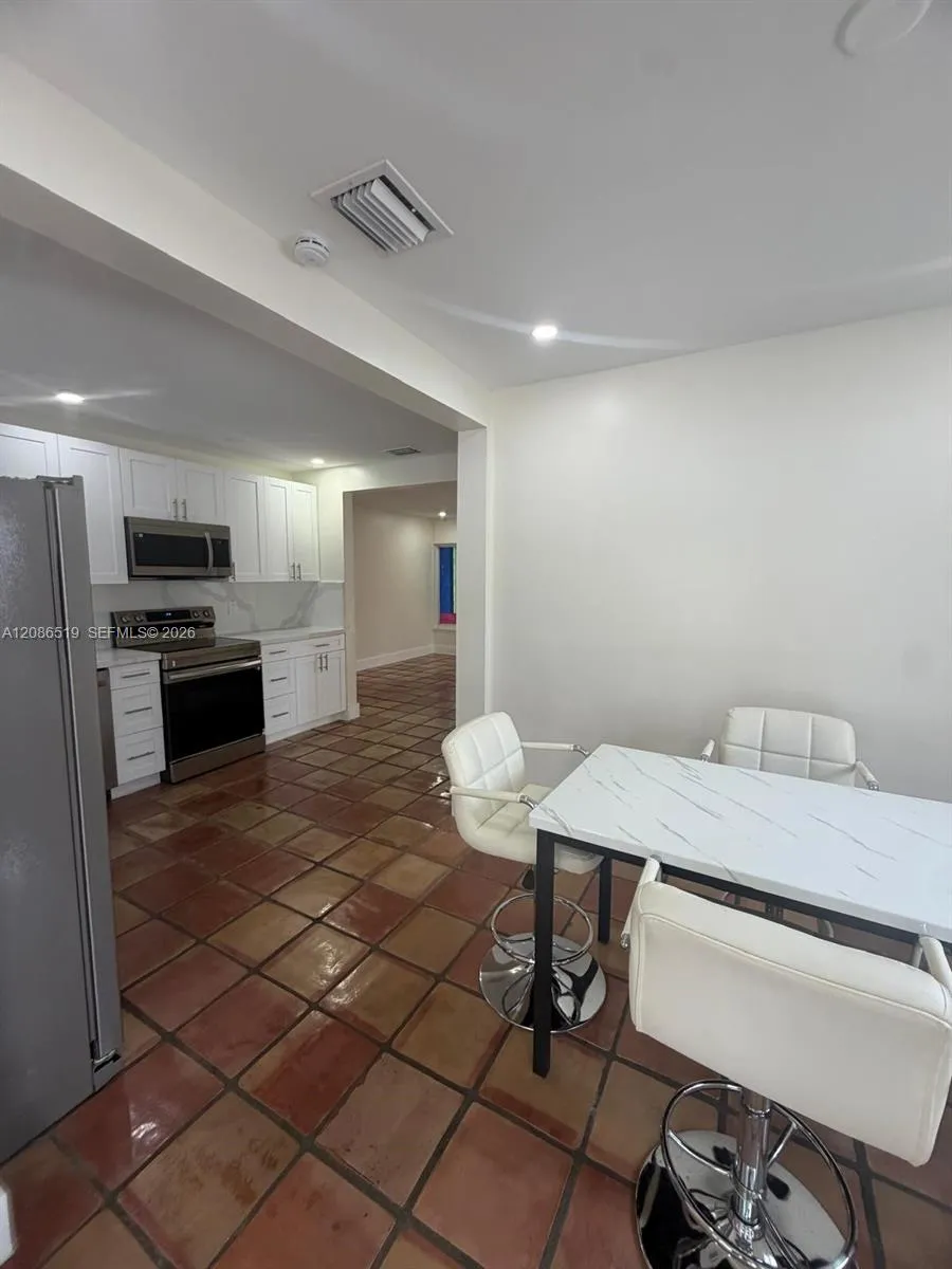 211 NW 51st St Oakland Park, FL 33309