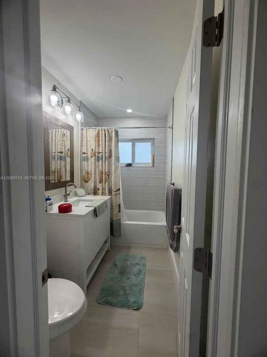 211 NW 51st St Oakland Park, FL 33309