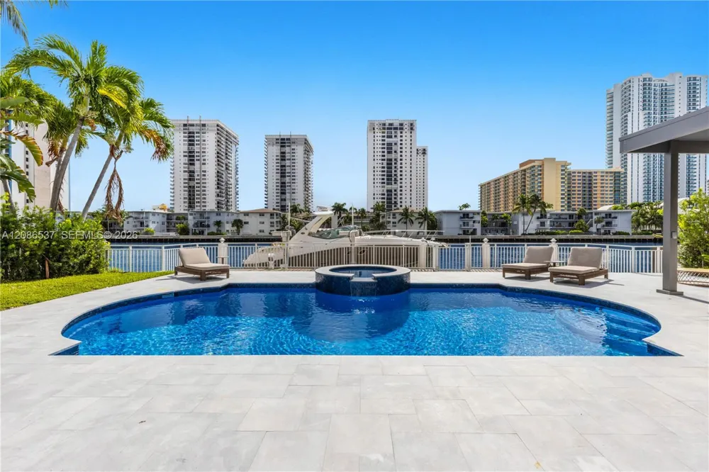 1535 Windjammer Way #0 Hollywood, FL 33019