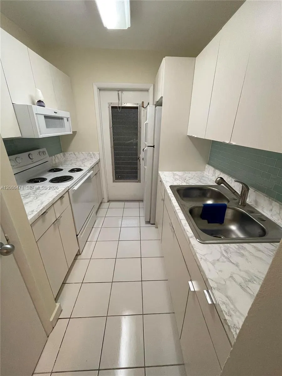 1450 Atlantic Shores Blvd #109 Hallandale Beach, FL 33009