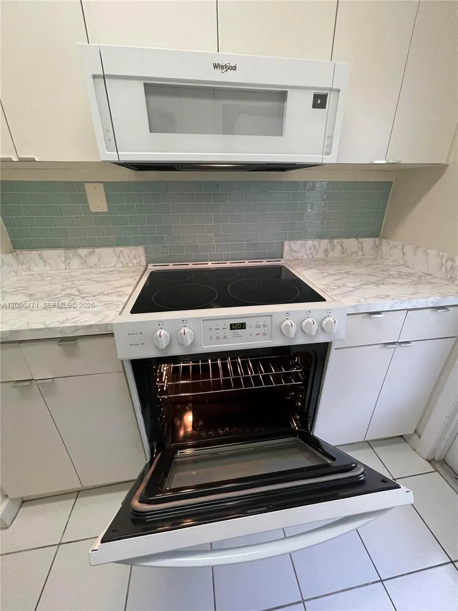 1450 Atlantic Shores Blvd #109 Hallandale Beach, FL 33009