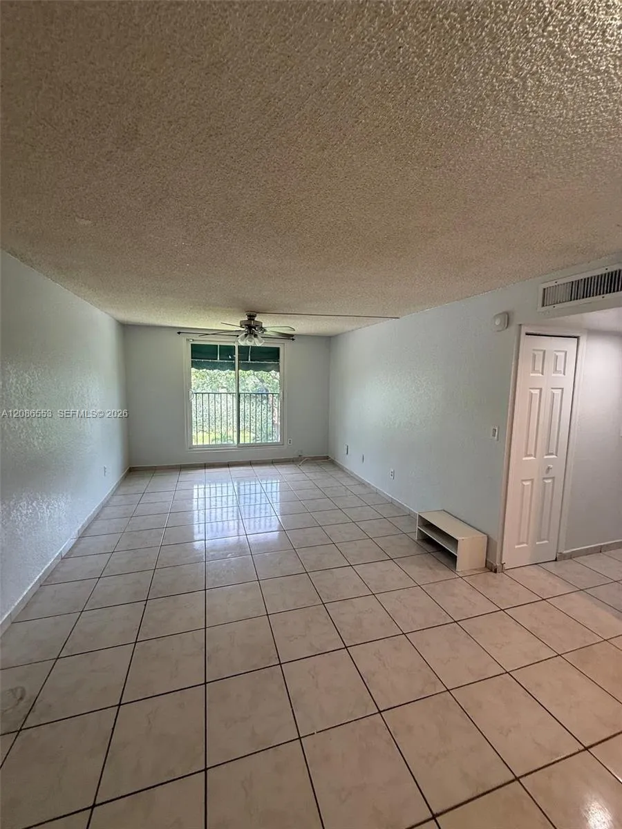 606 W 81st St #405 Hialeah, FL 33014