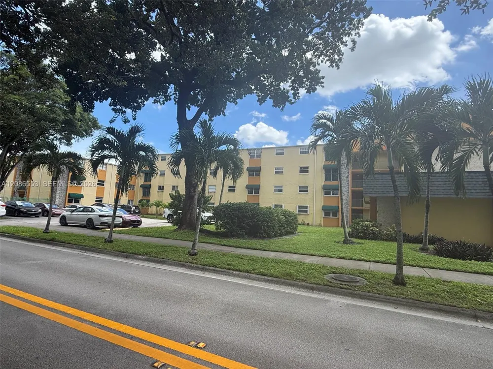 606 W 81st St #405 Hialeah, FL 33014