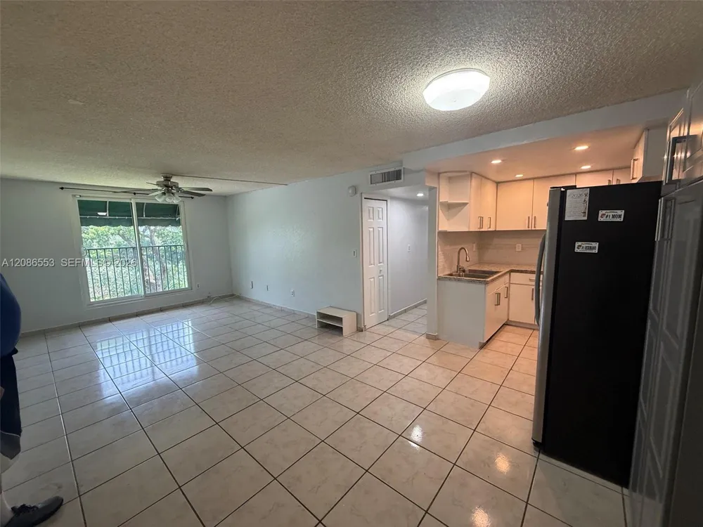 606 W 81st St #405 Hialeah, FL 33014
