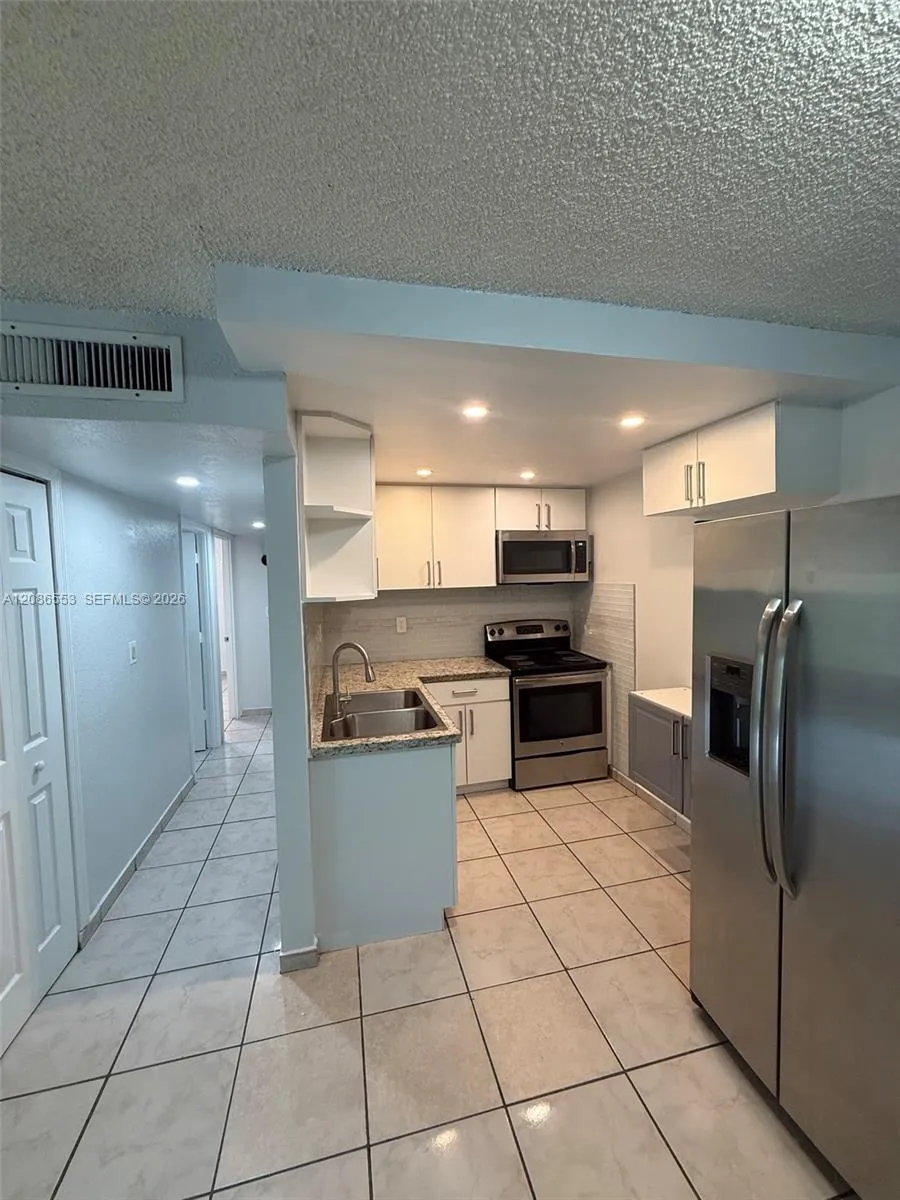 606 W 81st St #405 Hialeah, FL 33014