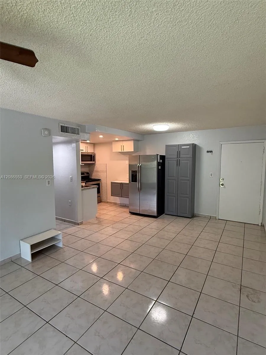 606 W 81st St #405 Hialeah, FL 33014