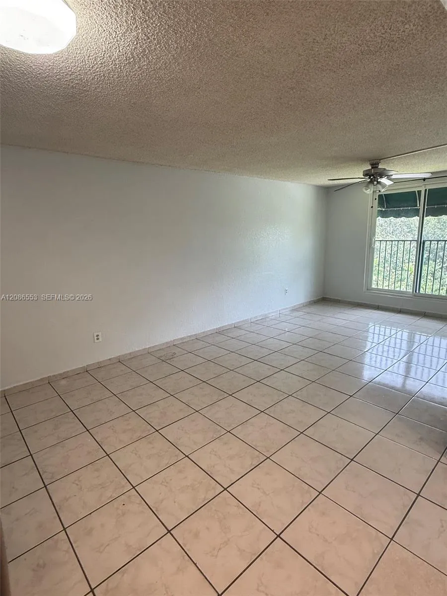 606 W 81st St #405 Hialeah, FL 33014