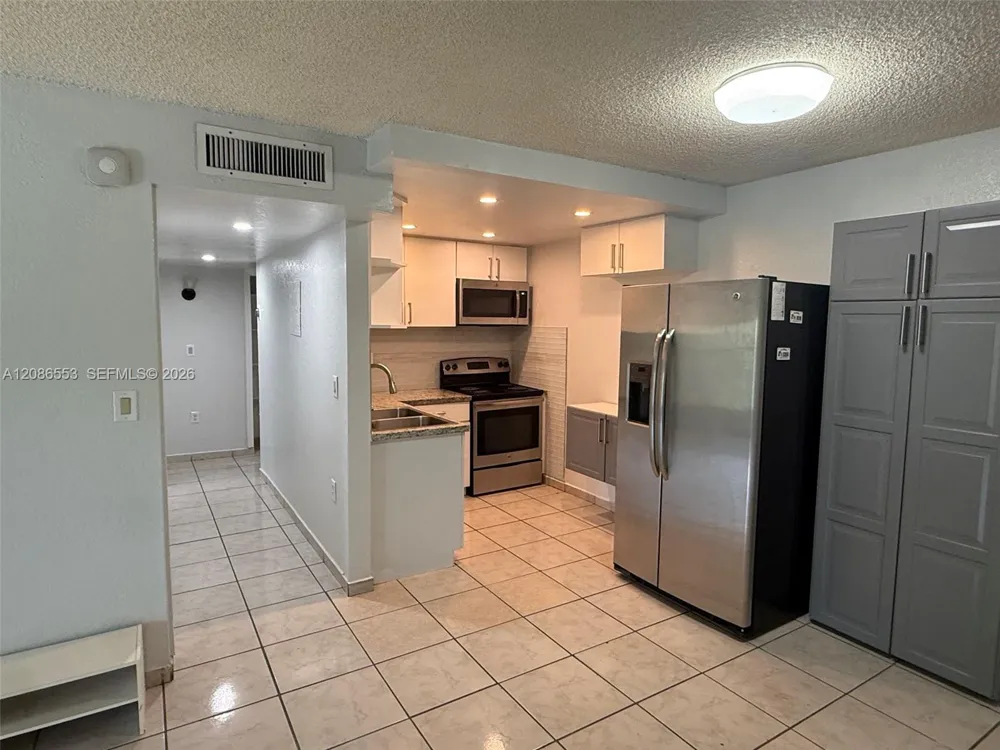 606 W 81st St #405 Hialeah, FL 33014