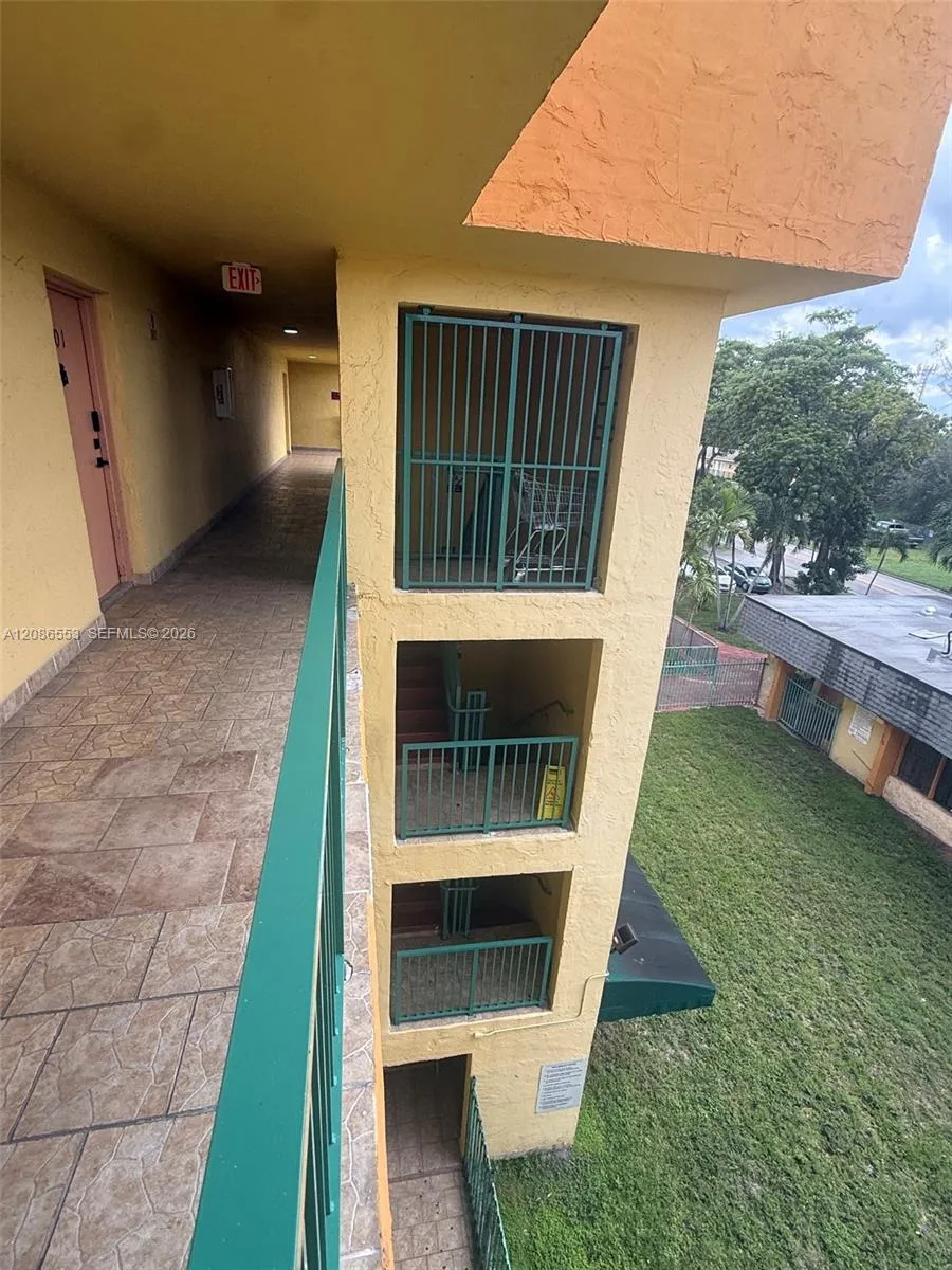 606 W 81st St #405 Hialeah, FL 33014