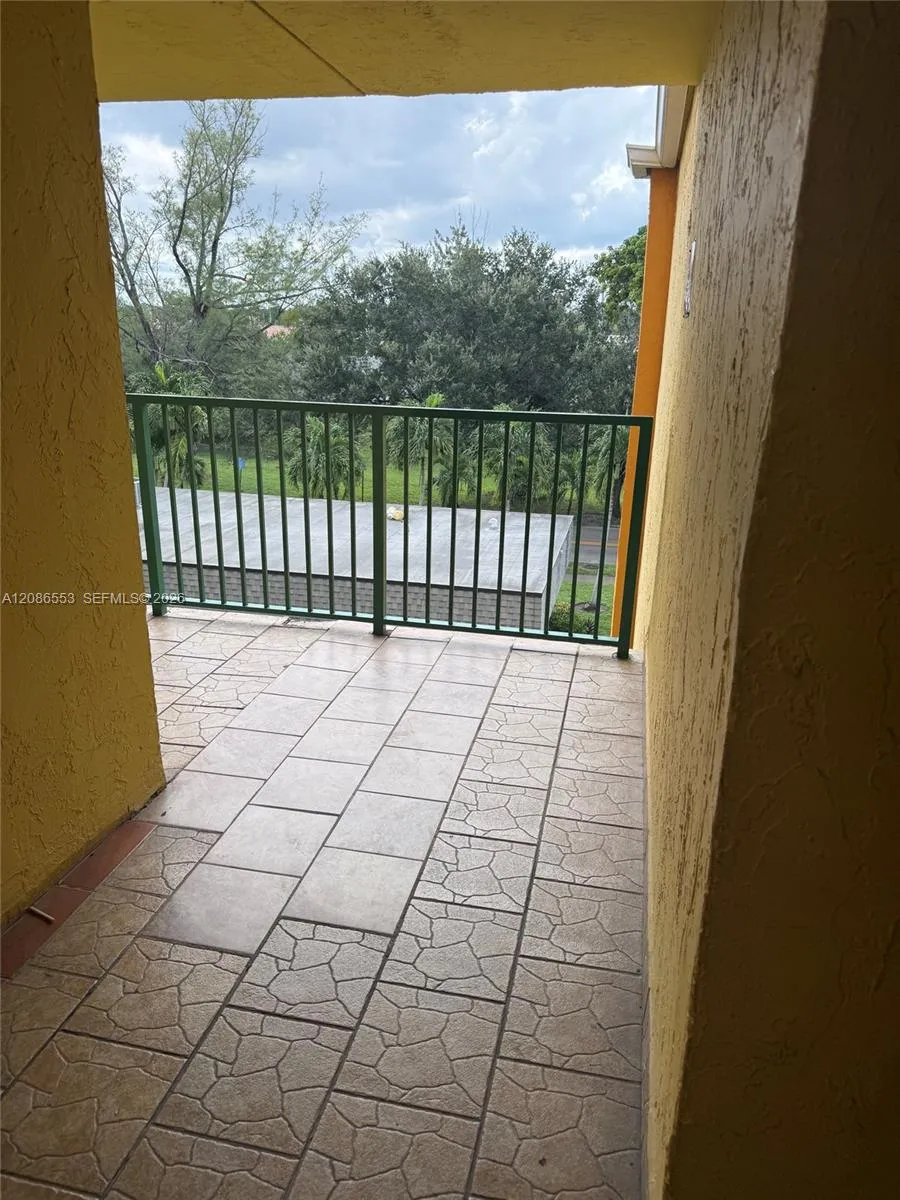 606 W 81st St #405 Hialeah, FL 33014