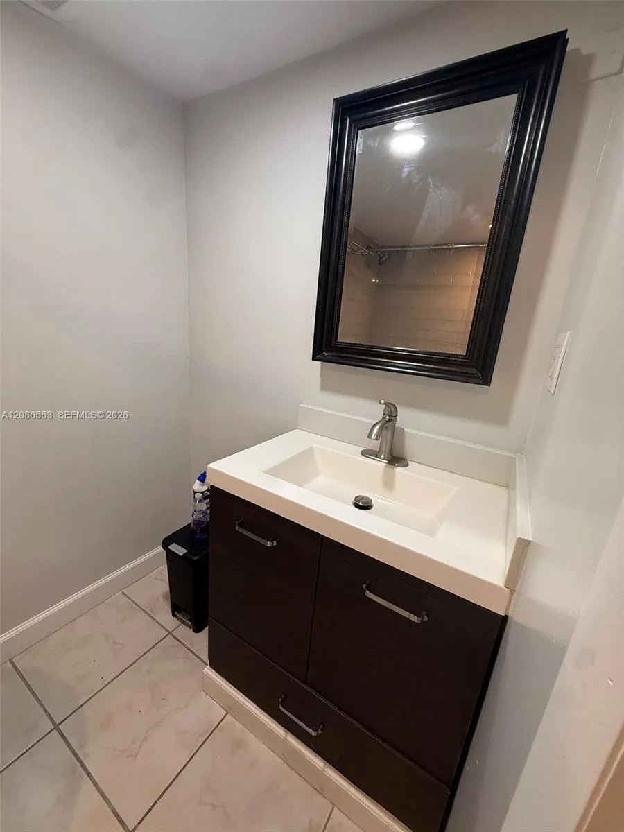 606 W 81st St #405 Hialeah, FL 33014